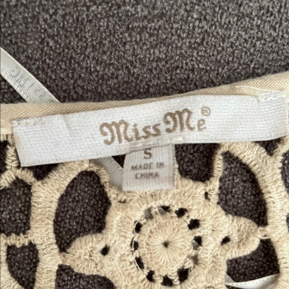 Miss Me Lace Detail Cream Blouse used good condition - Picture 2 of 7